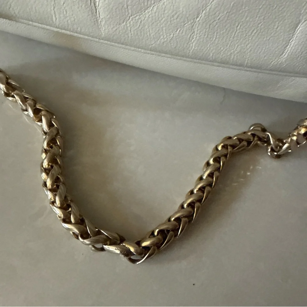 Escada Cream Leather Bag with Gold Chain flower detail - Picture 3 of 15